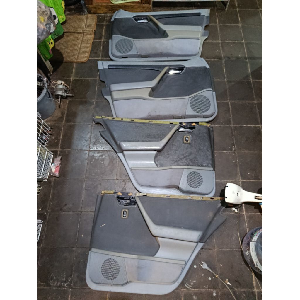 Doortrim Mercy w202 c200
