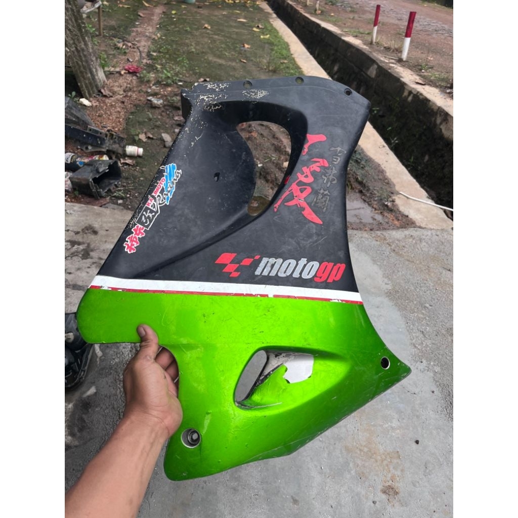 fairing depan bagian bawah kanan ninja rr ninja rr old original bekas