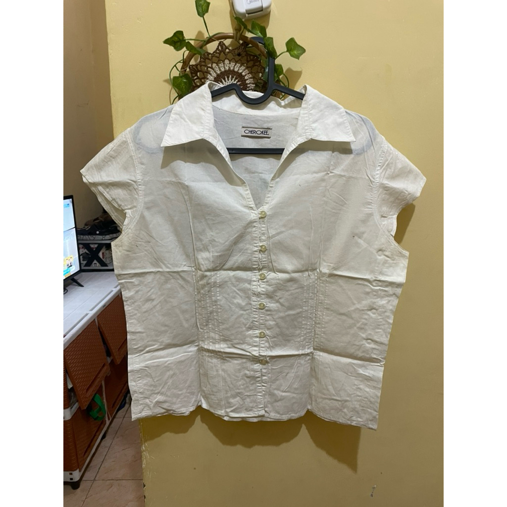 Kemeja Putih Cherokee