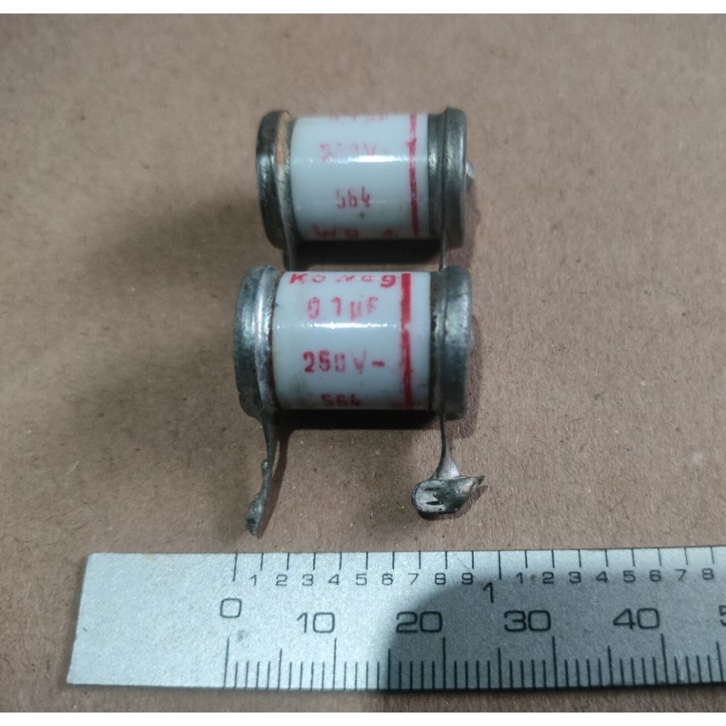 sepasang capacitor paper sikatrop koweg 100nf/250v bodi bahan kramik