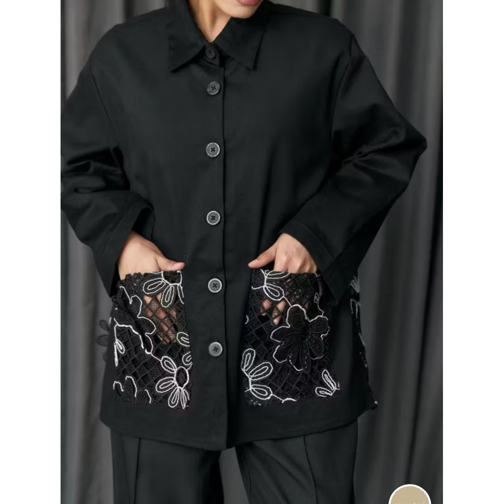 Kemeja Studio Tui Black PL