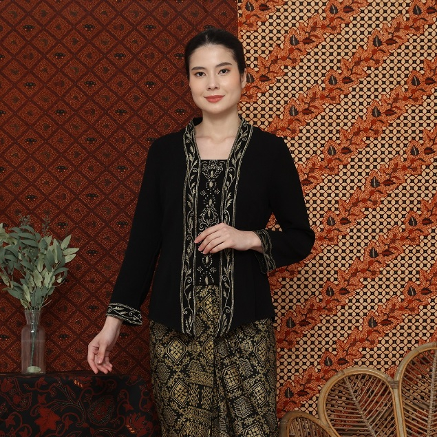 Lyne Halim – Black Gold Embroidered Kutubaru Blouse, Kebaya Kutubaru Bordir, BLO-3406