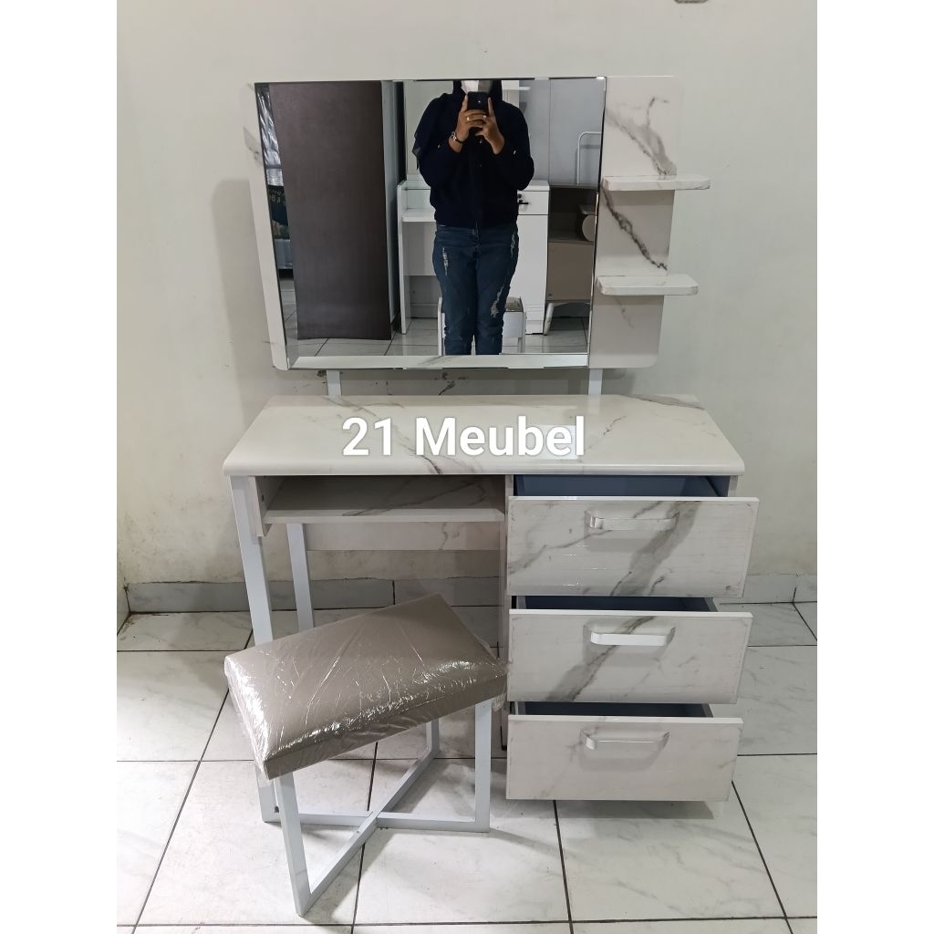 Meja Rias Siantano Marbel