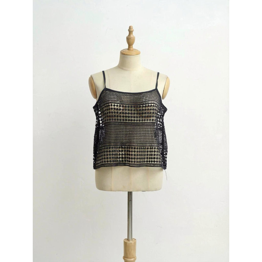 Outer wanita jaring hitam