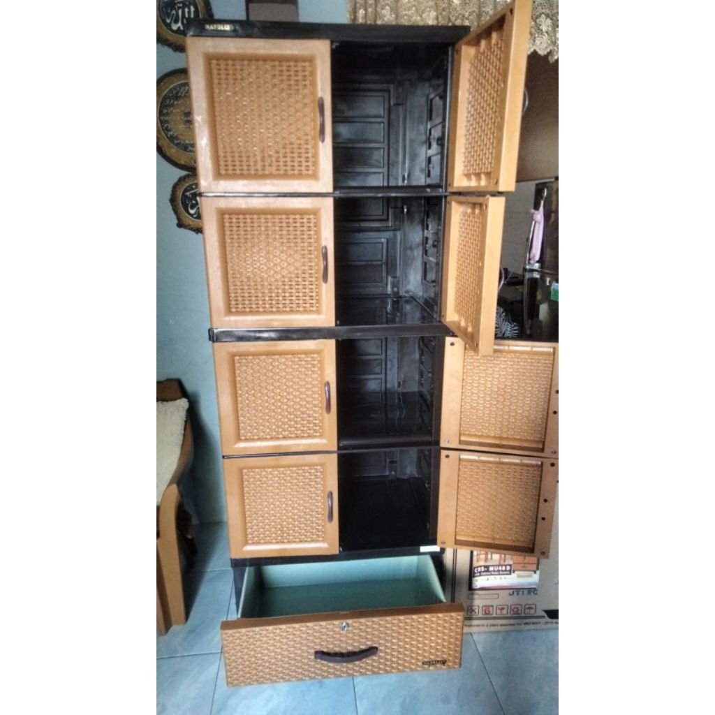 Lemari plastik CRS MU48 D