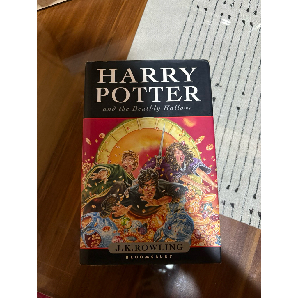 Harry Potter and the Deathly Hallows - J. K. Rowling (UK BLOOMSBURY HARDCOVER VERSION) - English Ver