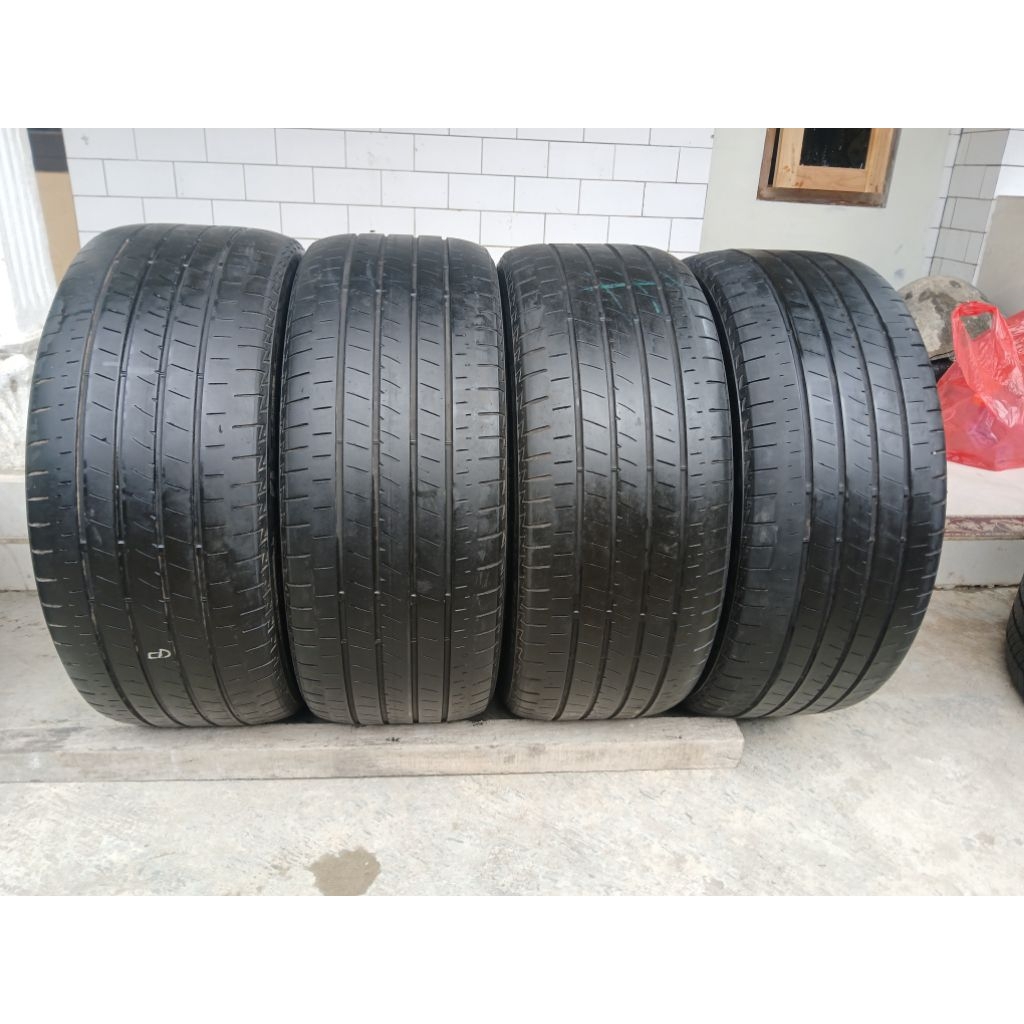 Ban Bridgestone 235/45 R18