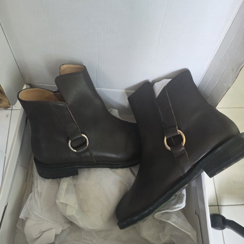 Boots Obermain Medium Ankle size 37