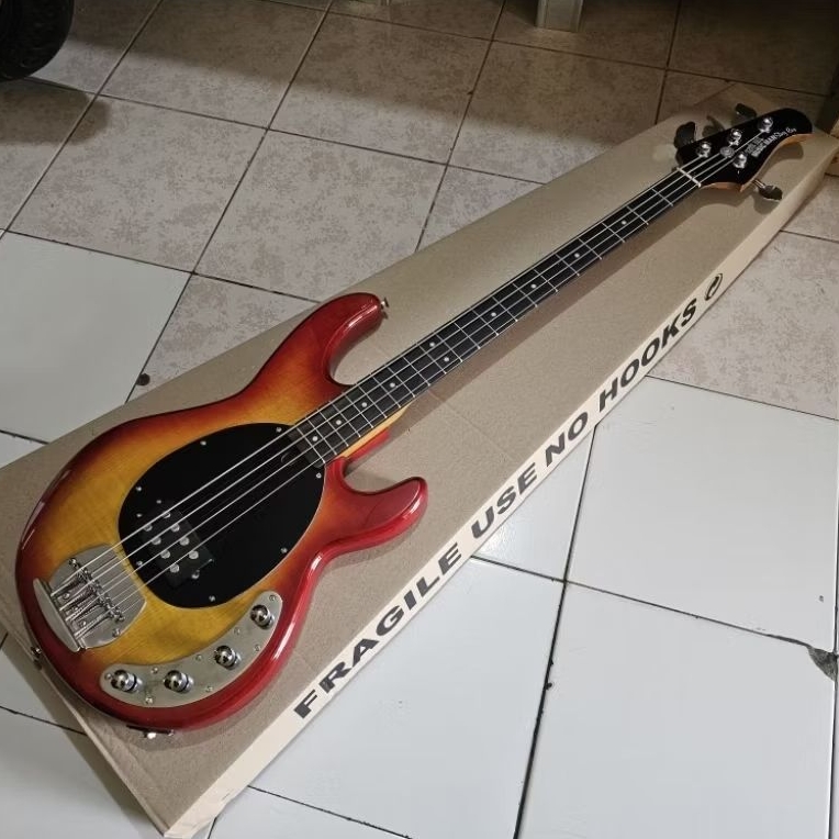 Gitar bass Musicman stingray new