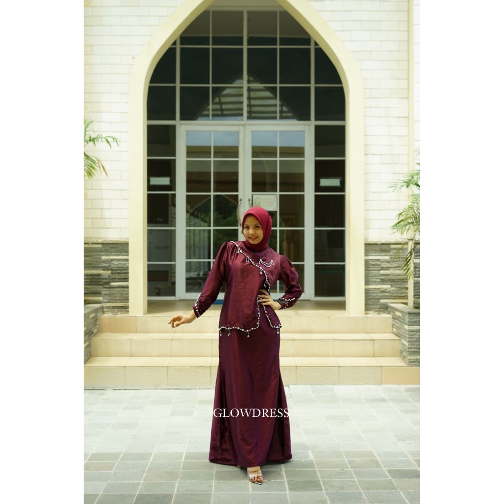 Gamis Satin Yuriko Burgundy – Dress Pesta Mewah Payet Mutiara Eksklusif