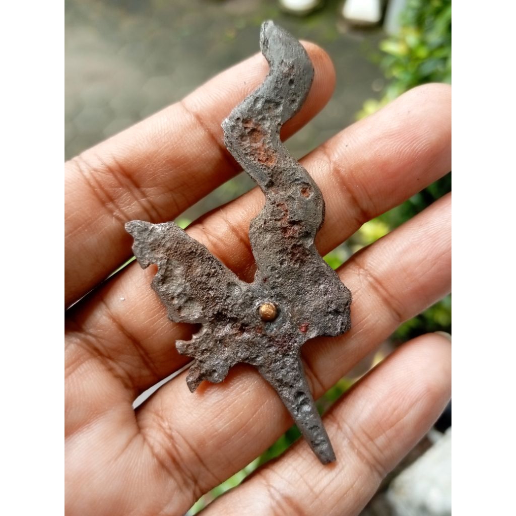 Koleksi temuan sangat langka bertindik sudah di bersihkan