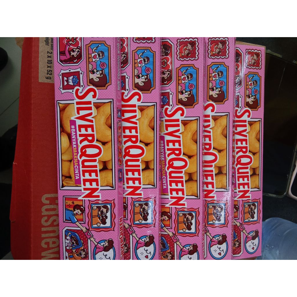 Coklat SilverQueen 1 Box Isi 10 Batang, Pilihan Rasa Kacang & Mix