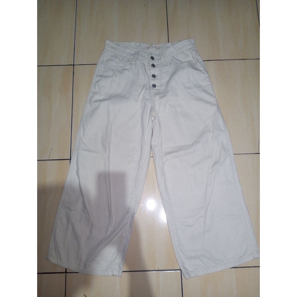 Jeans Levis Putih