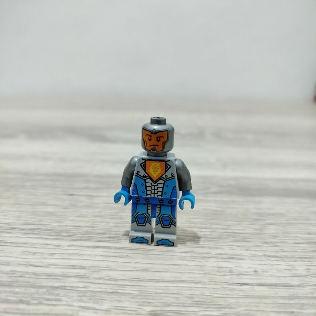 lego nexo knights soldier
