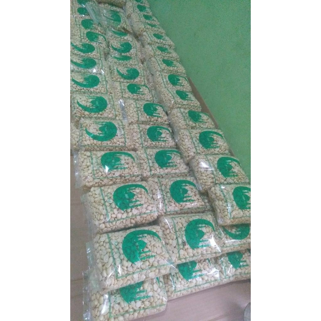 250gr perbungkus (1ball isi 10 bubgkus)STOK TERBARU KACANG TANAH KUPAS MENTAH  KUALITA PREMIUM
