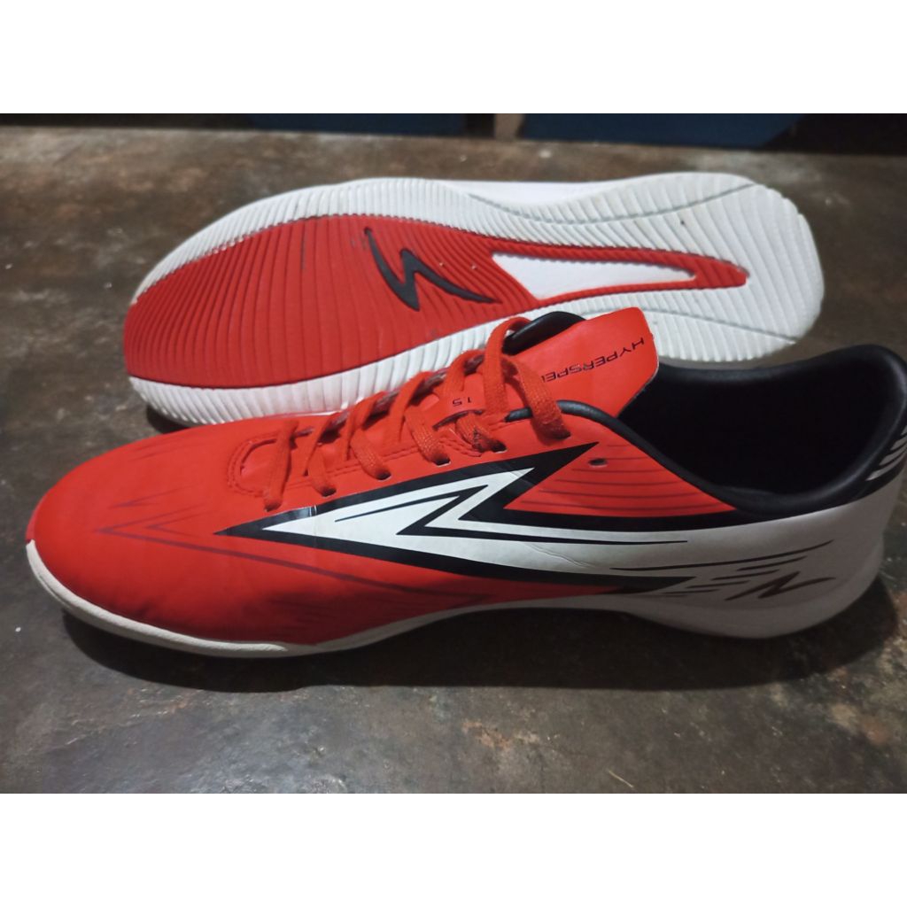 BIG SIZE 46 – Sepatu Futsal Specs Hyperspeed Merah | 90% | Siap Pakai