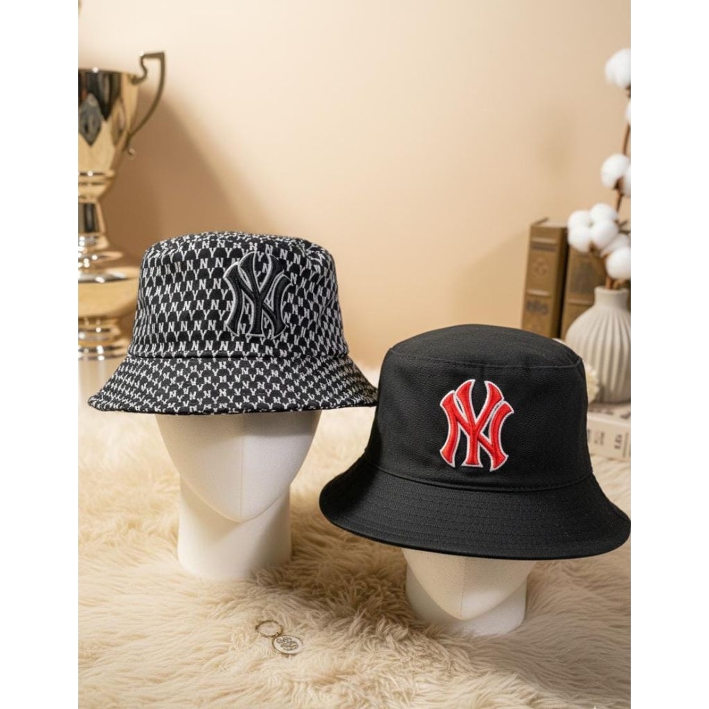 Topi Bucket New Era dua sisi