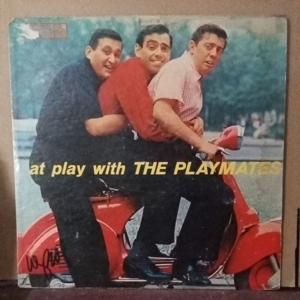 Vinyl Piringan Hitam 12 inch The Playmates - At Play With the Playmates