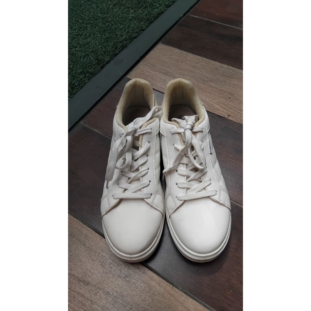 Sneakers Wanita Gabino Size 40