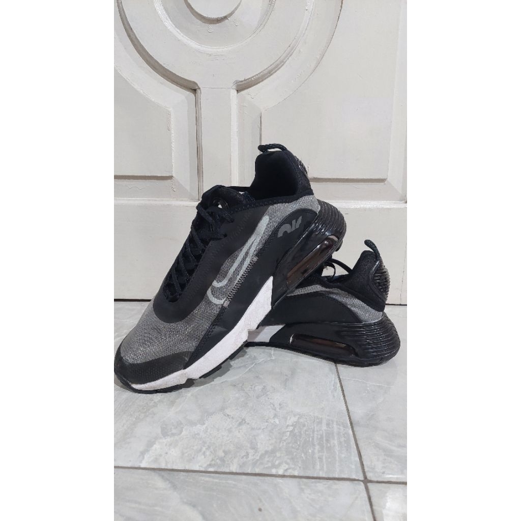 Sepatu Pria Nike 2090 Preloved