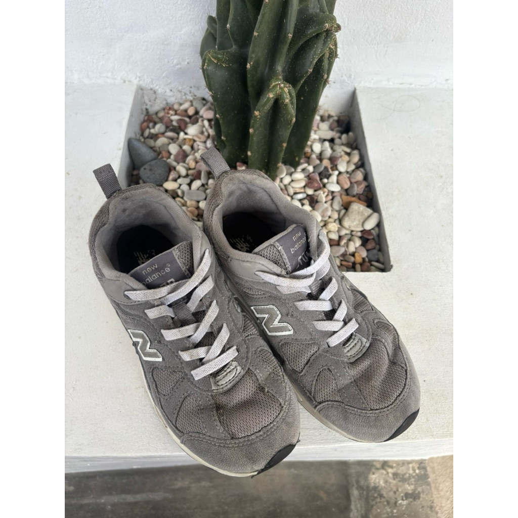 sepatu anak New Balance