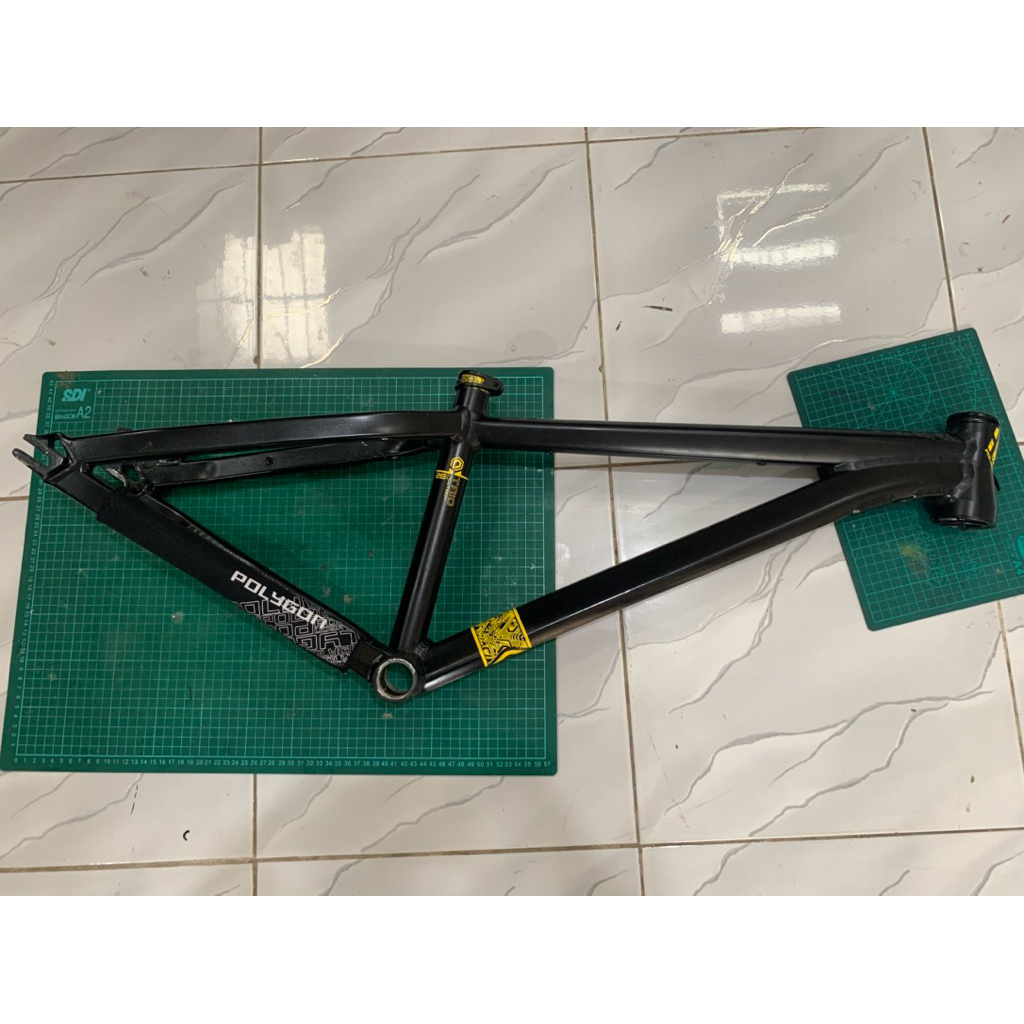 Frame Polygon Trid 26