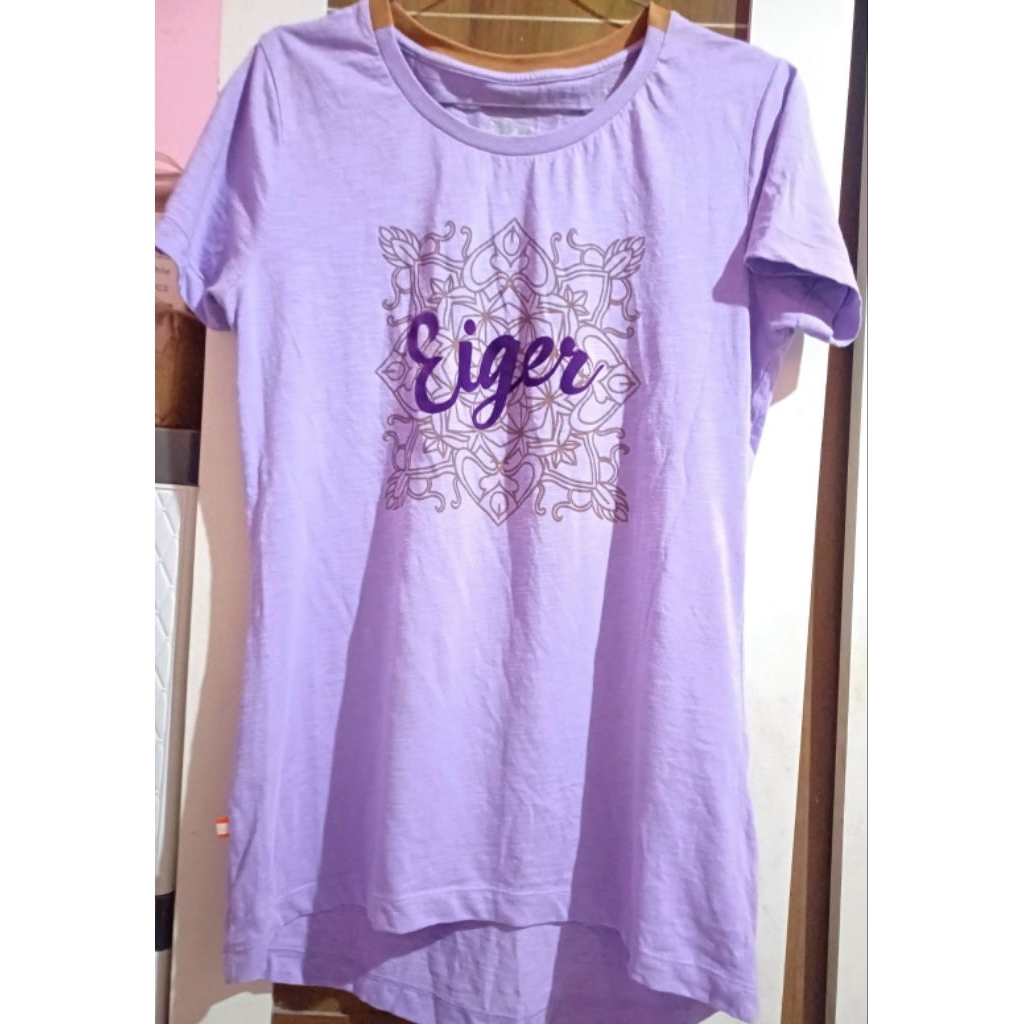 PRELOVED BAJU KAOS SURF THE EARTH / EIGER