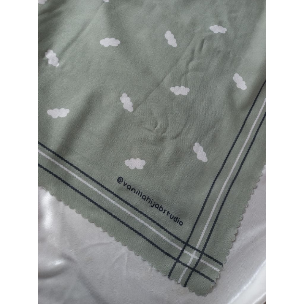 PRELOVED Hijab Scarf Vanilla Hijab