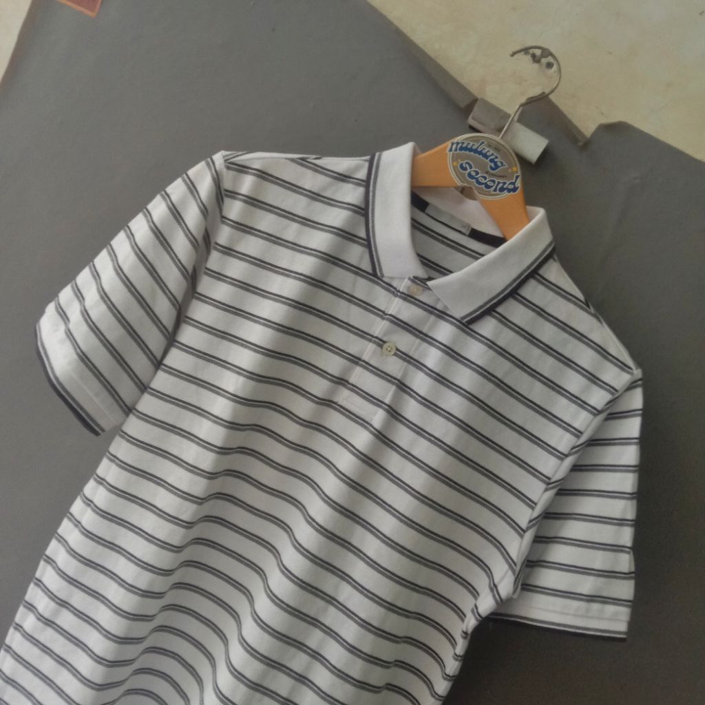 POLO SHIRT UNIQLO GU PUTIH SALUR GARIS - GARIS UNISEX DEWASA STYLE CASUAL