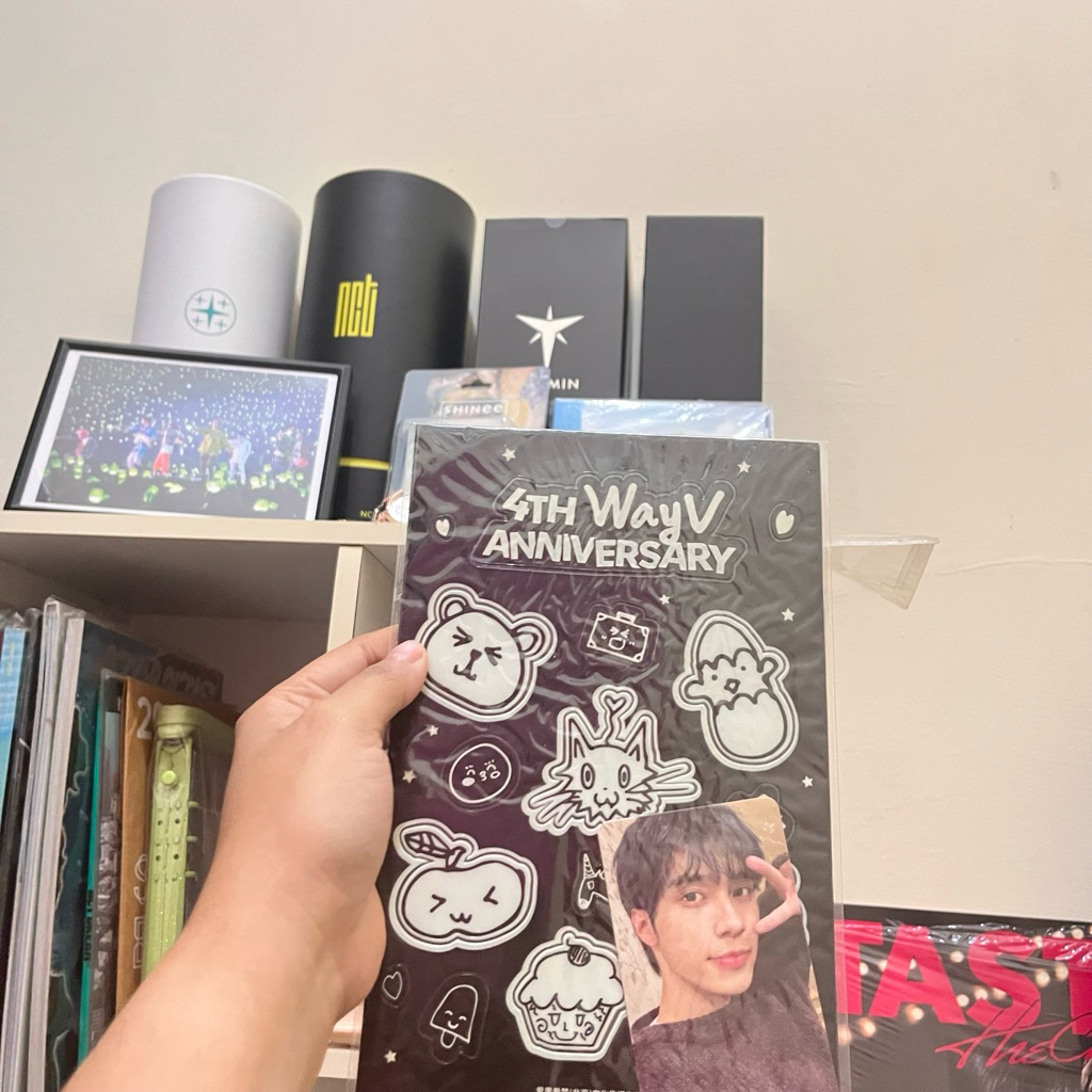 STICKER GITD HENDERY VER WAYV 4TH ANNIVERSARY