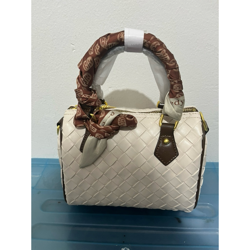 Tas anyam madelyn bags