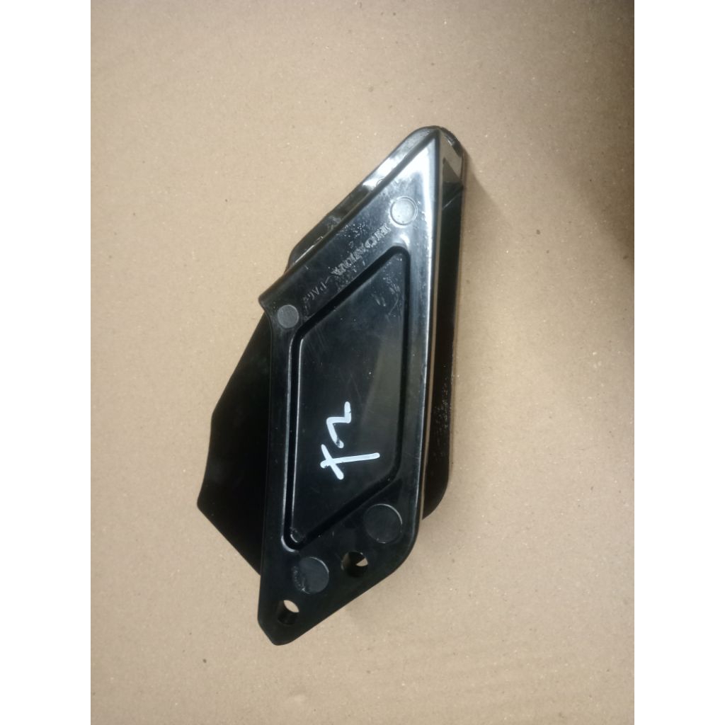 TENSIONER PENAHAN RANTAI RODA CRF 150 ORIGINAL