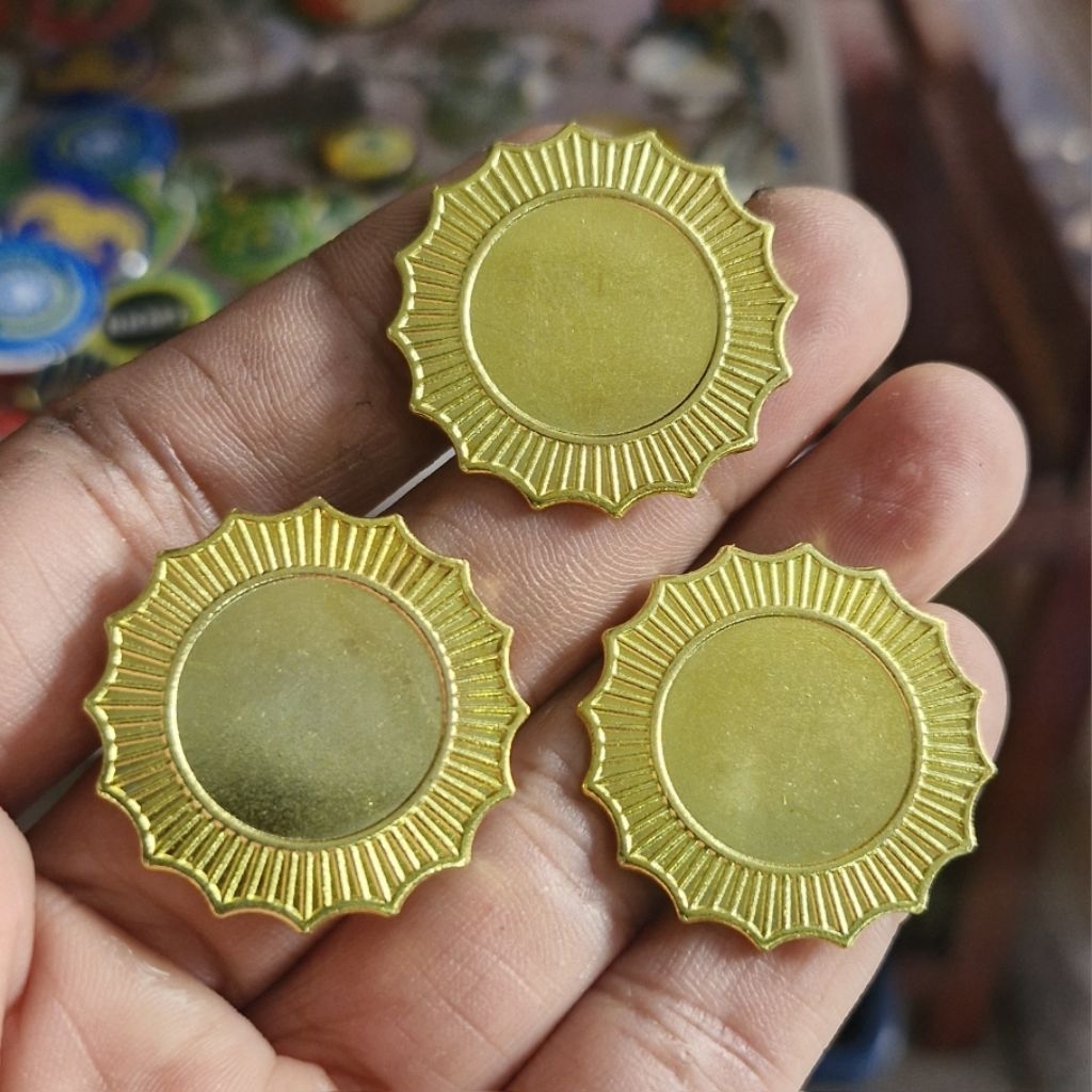 Pin polosan bahan kuningan model sinar kembang / Pin kuningan kosongan tanpa logo