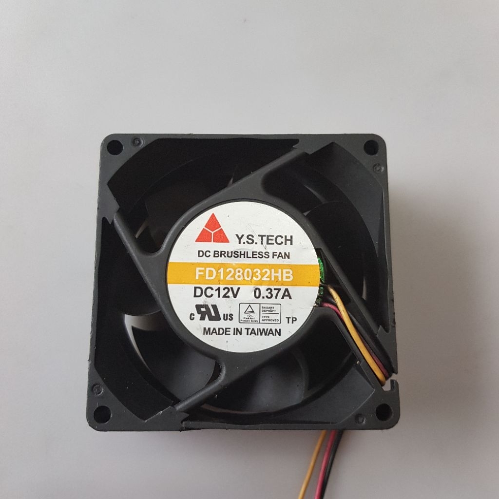 Kipas Fan Y.S.TECH DC12V_0.37A 8x8 3pin