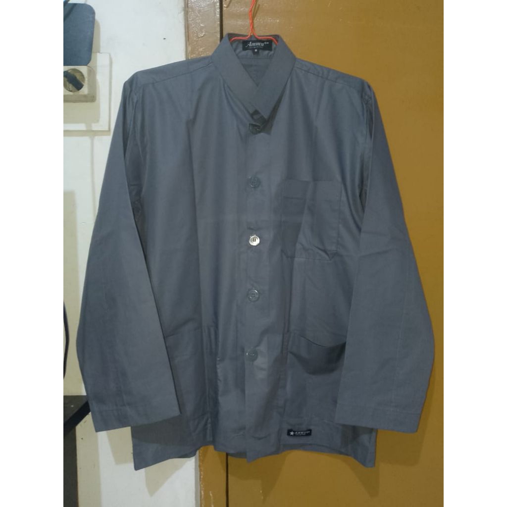 NEW - BAJU KOKO PRIA DEWASA SIZE M LENGAN PANJANG SAKU DEPAN (ada minus bekas lipatan)