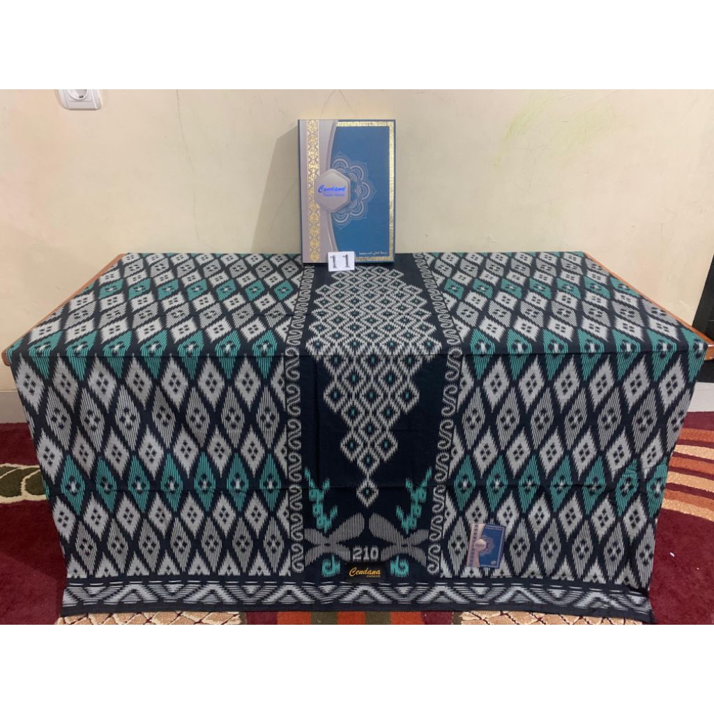Sarung Cendana model Kawung