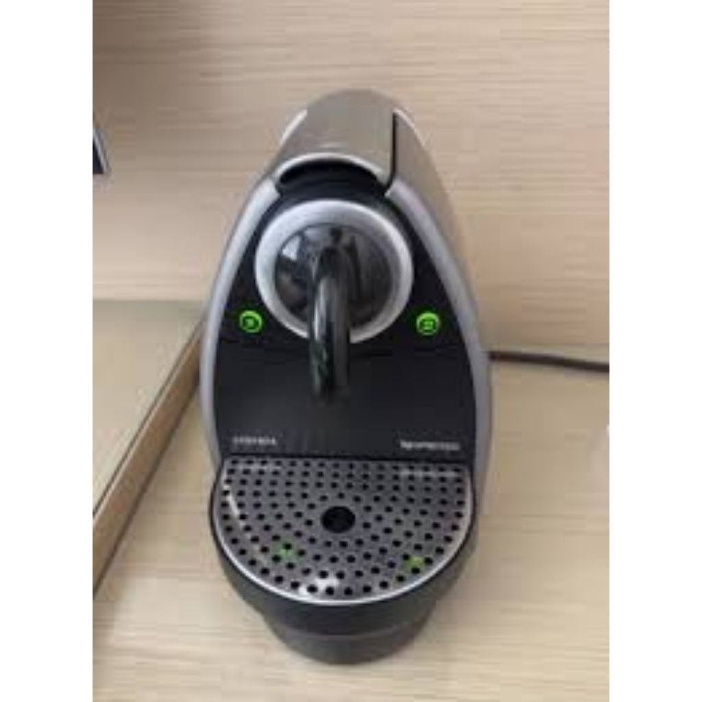 Mesin Kopi Kapsul Nespresso Essenza c100 Second.