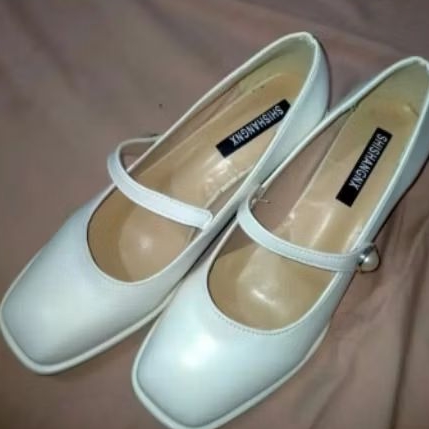 preloved sepatu putih wanita mary jane