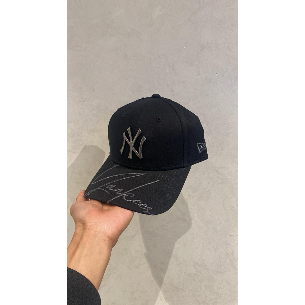 TOPI New Era 940  metal shiny nic black