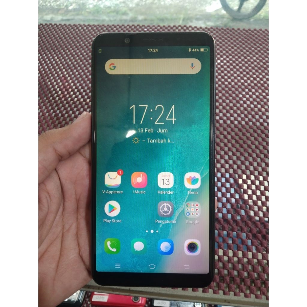 vivo v7+ ram 4/64 batang, layar ori aga kuning dikit, hp normal siap pakai