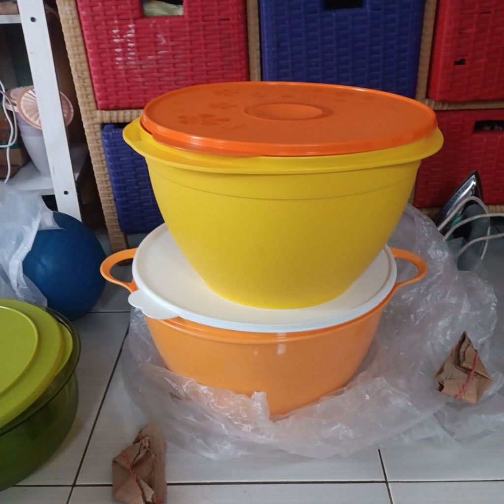 that is bowl 10L dan 14L tupperware