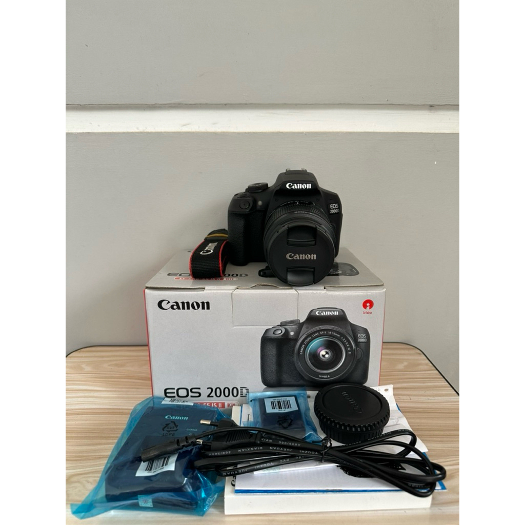 Kamera DSLR Canon 2000D kit Mulus