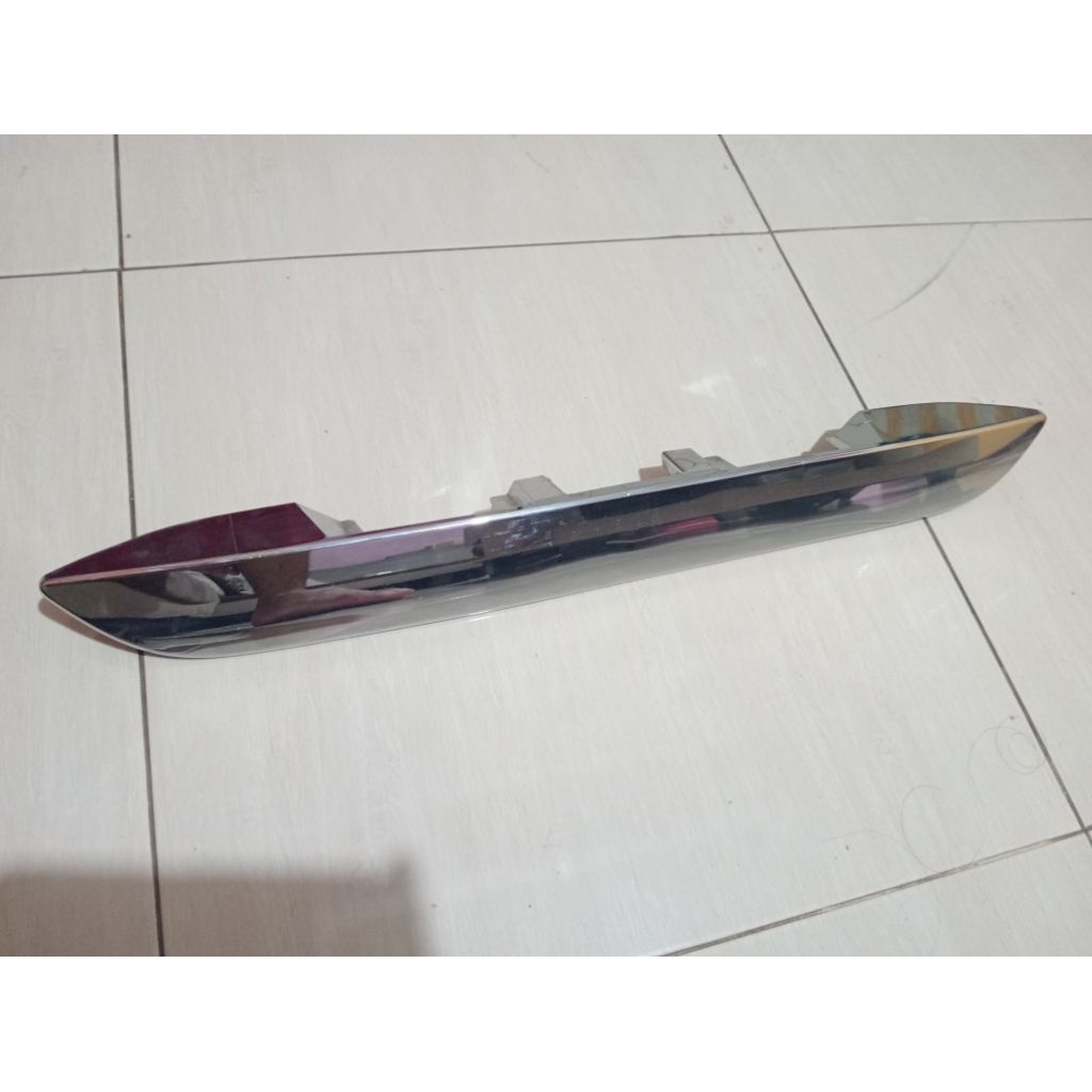 trunklid bagasi toyota Sienta second