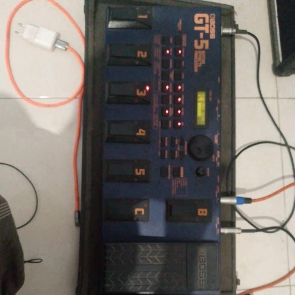 efek gitar boss gt5