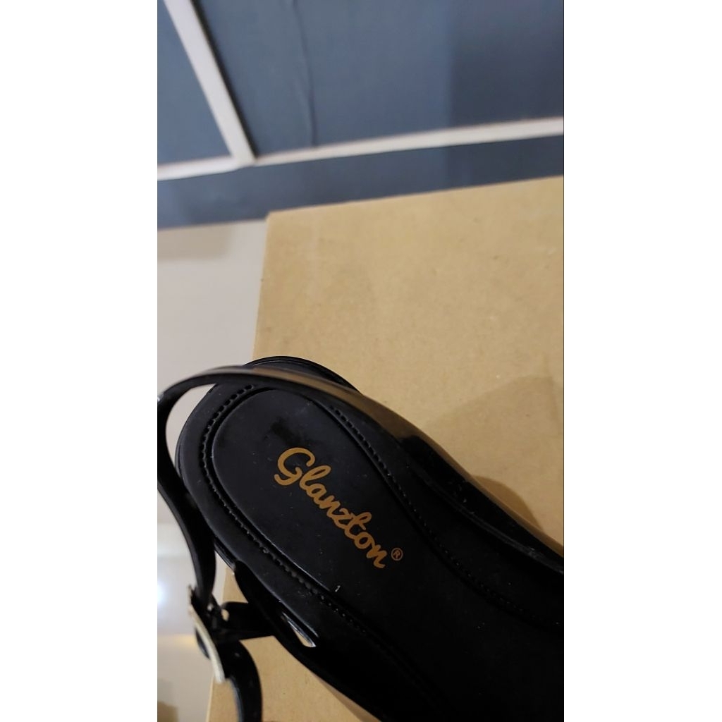 sepatu hitam glanzton