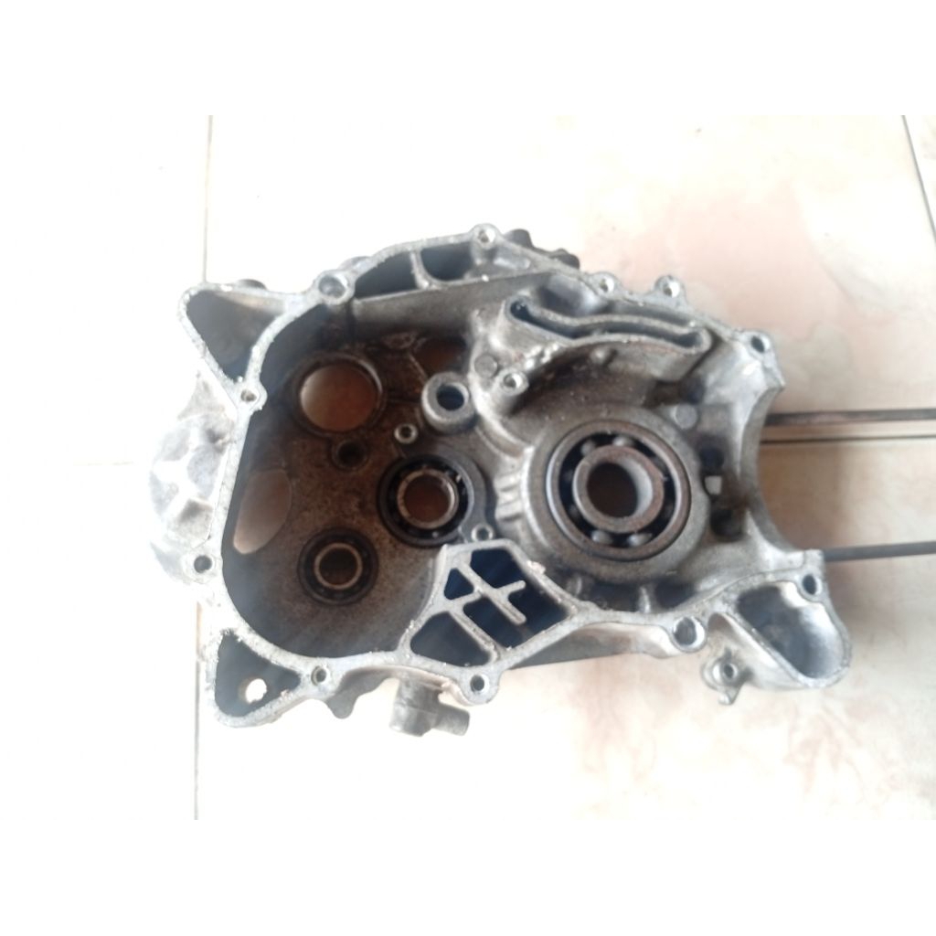 crangkase kanan jupiter Z1 injeksi kalter kanan jupiter Z1 mesin tengah bagian kanan jupiter Z1 reng