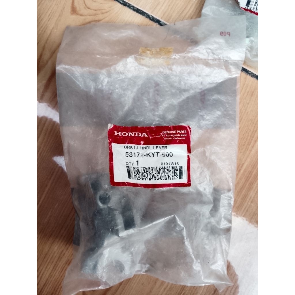 53172KYT900 Pangkon Handel Rem Kiri Bracket Handel Rem Scoopy Karbu AHM 53172 KYT 900