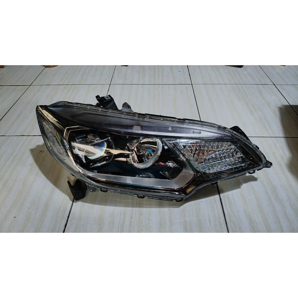 Lampu Depan Headlamp Honda jazz GK5 2017