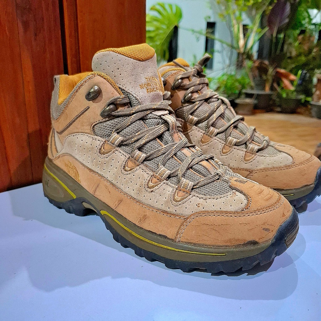 Sepatu gunung autdoor the north face sepatu TNF