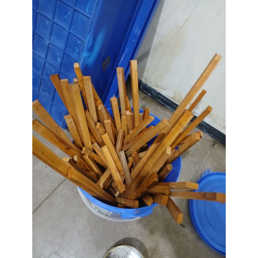 Kayu Reng Bekas Packing Gitar Kayu Lumayan Keras